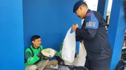 Berbagi Itu Indah, Sat Brimob Polda Jabar Kembali Gelar Jumat Berkah, Bagikan Makanan Gratis Untuk Masyarakat